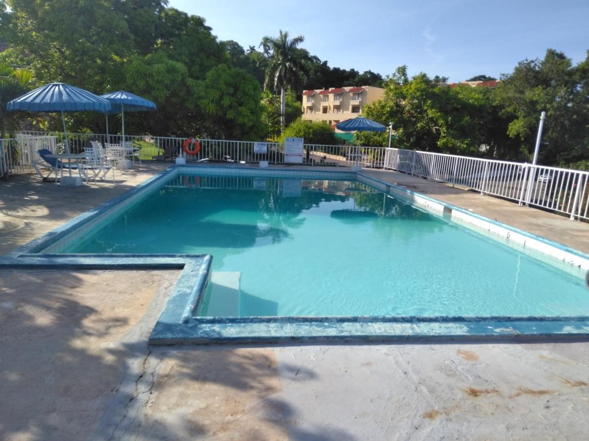 Irresistible View-mobay Club 1408 Montego Bay